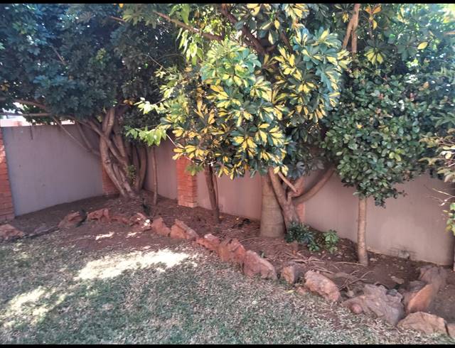 3 BEDROOM TOWNHOUSE FOR SALE IN SUNDOWNER